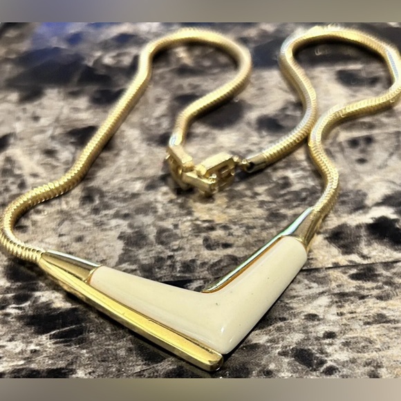 RARE 😱 Vintage ESTATE SIGNED GIVENCHY gold WHITE Lucite DOUBLE G’s ! 1978 - Picture 1 of 4